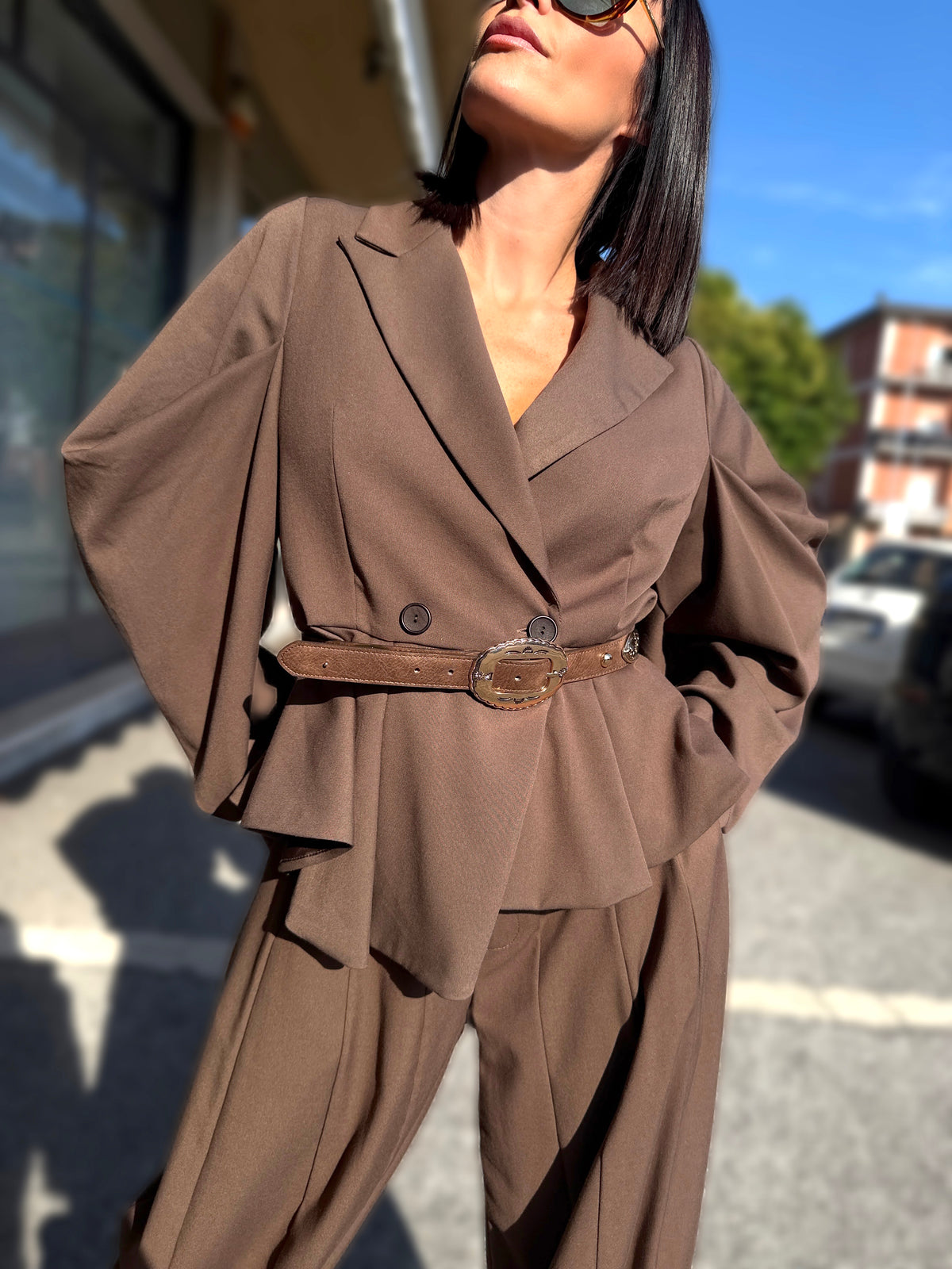 COMPLETO CON BLAZER A MANICHE SCULTURA