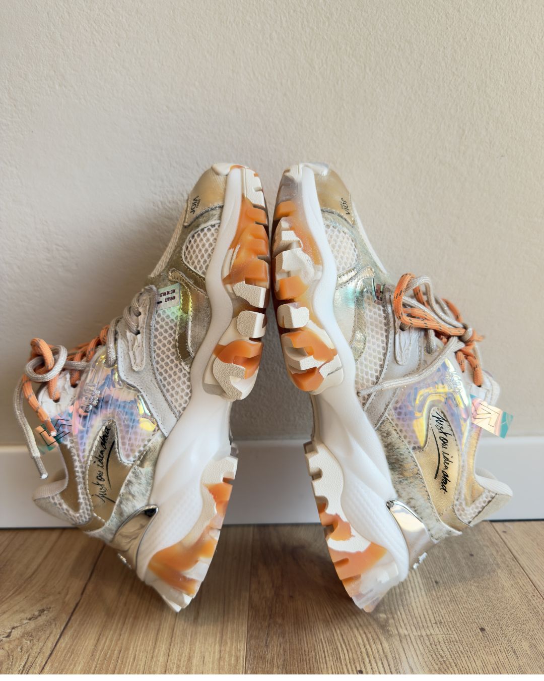 SNEAKERS ORANGE GOLD