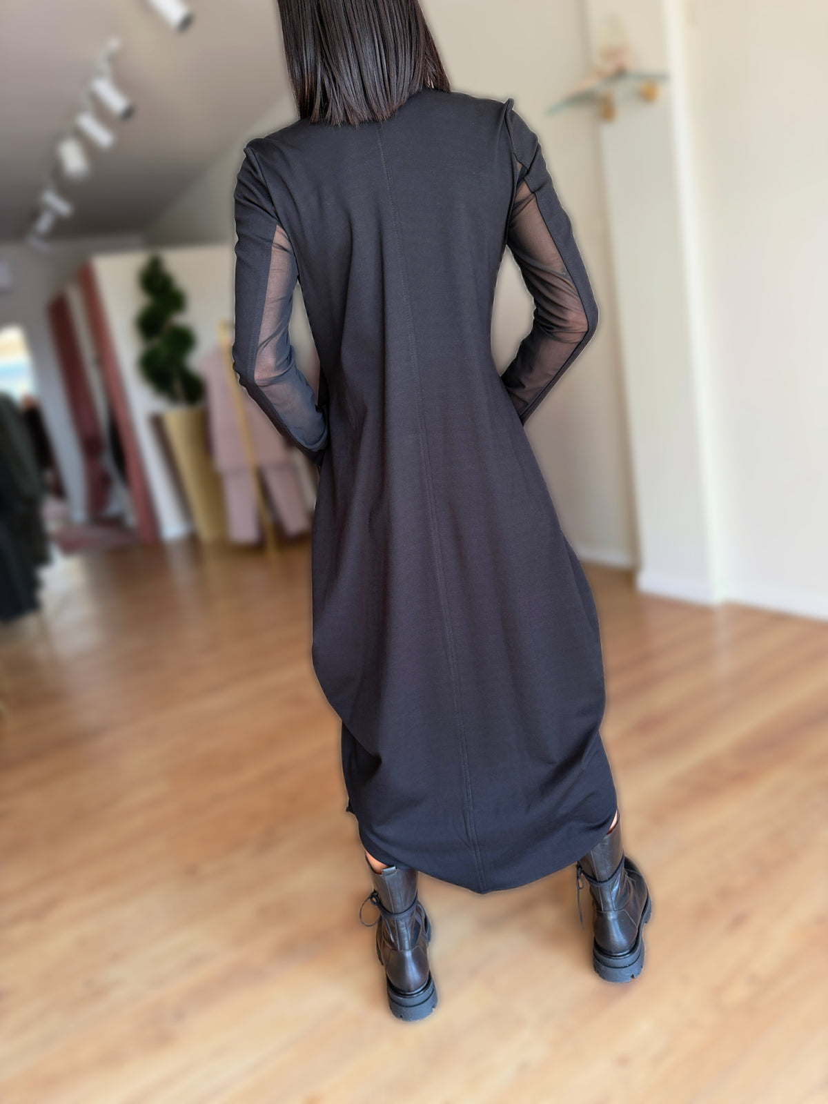 ABITO LUNGO CON INSERTI IN TULLE