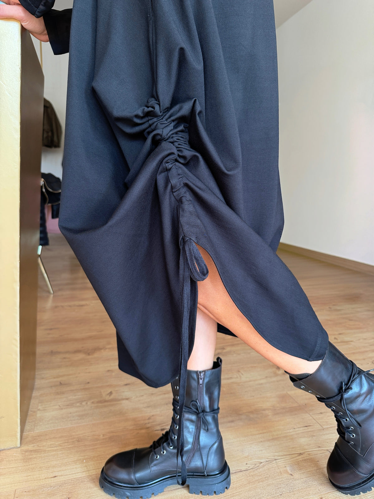 ABITO LUNGO CON INSERTI IN TULLE