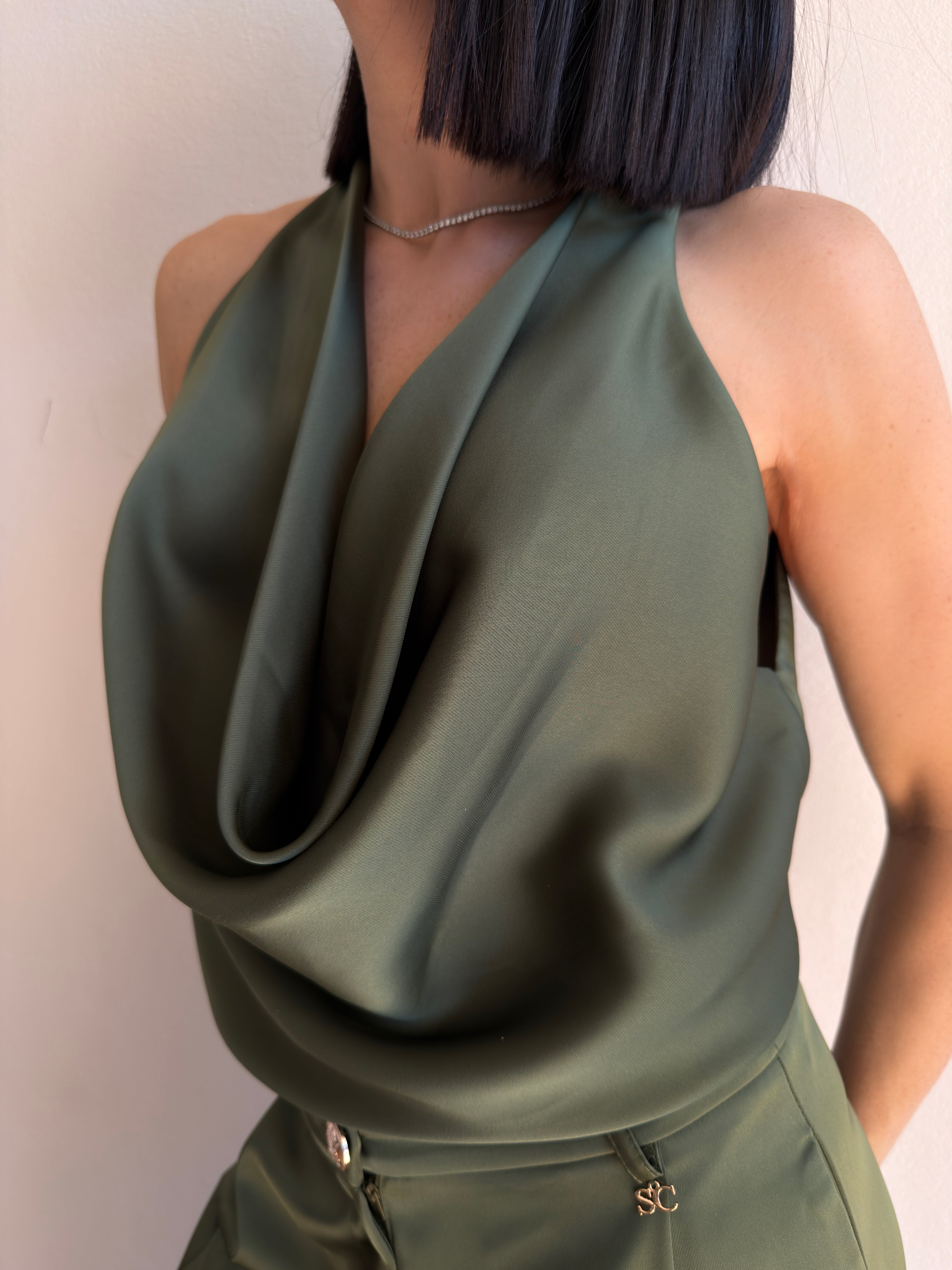 TOP SATINATO CON SCOLLO CASCATA