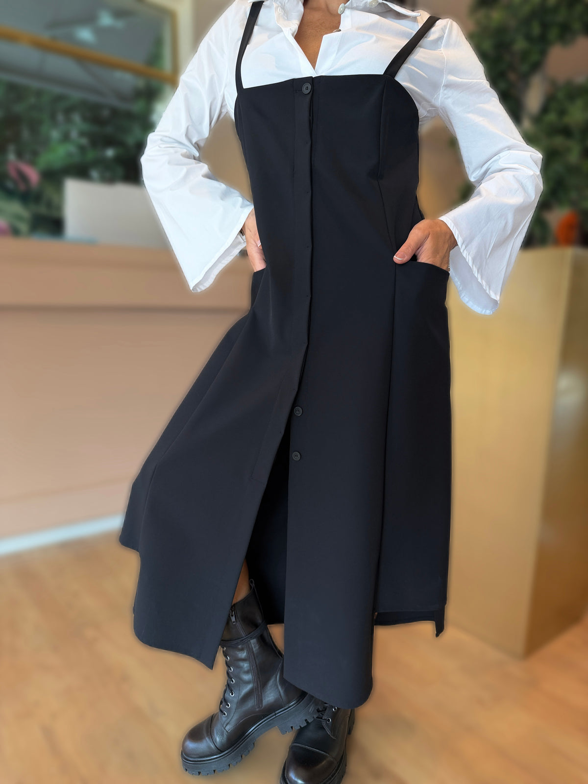 ABITO MIDI CON BRETELLE E BOTTONI