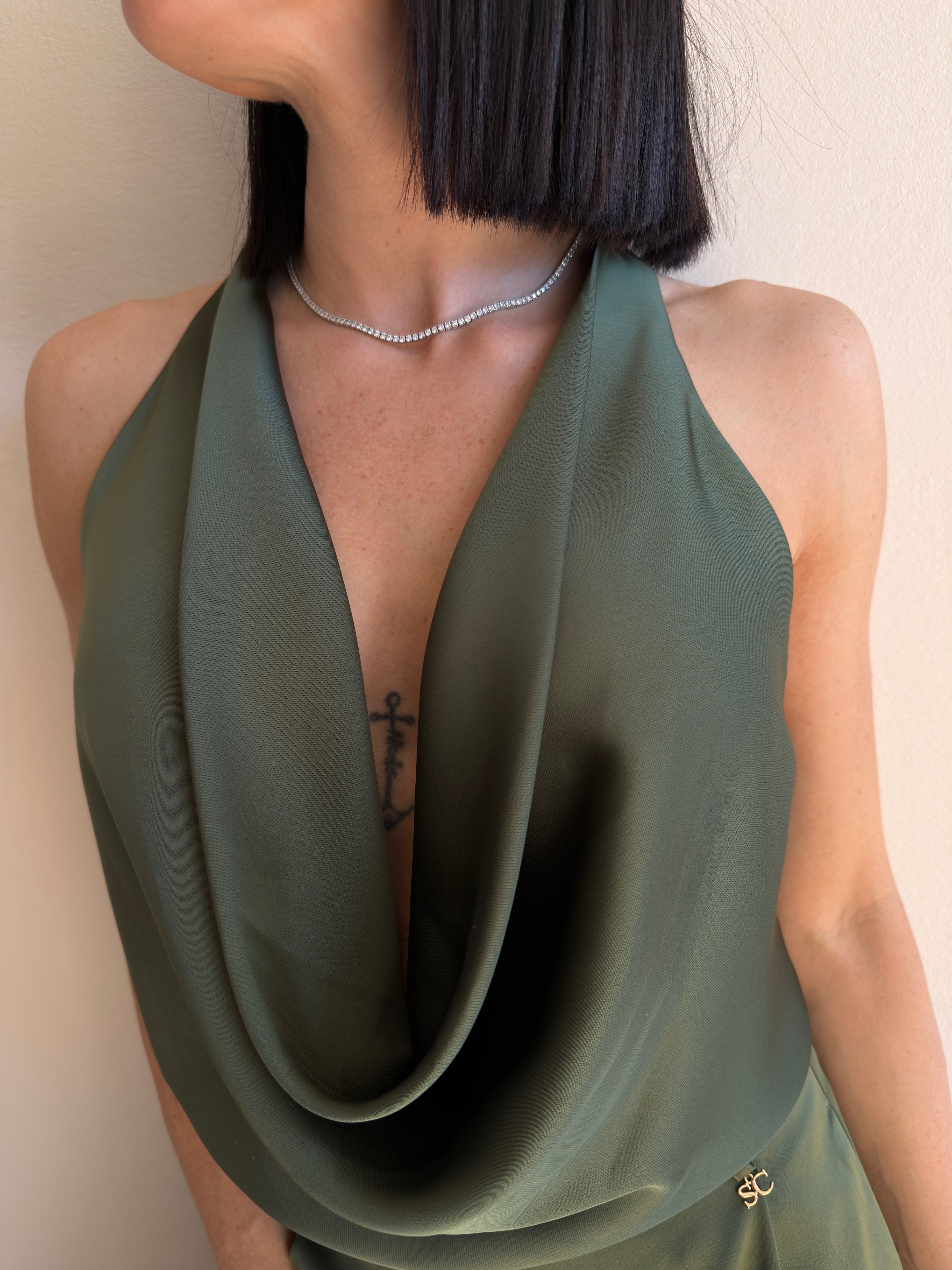 TOP SATINATO CON SCOLLO CASCATA