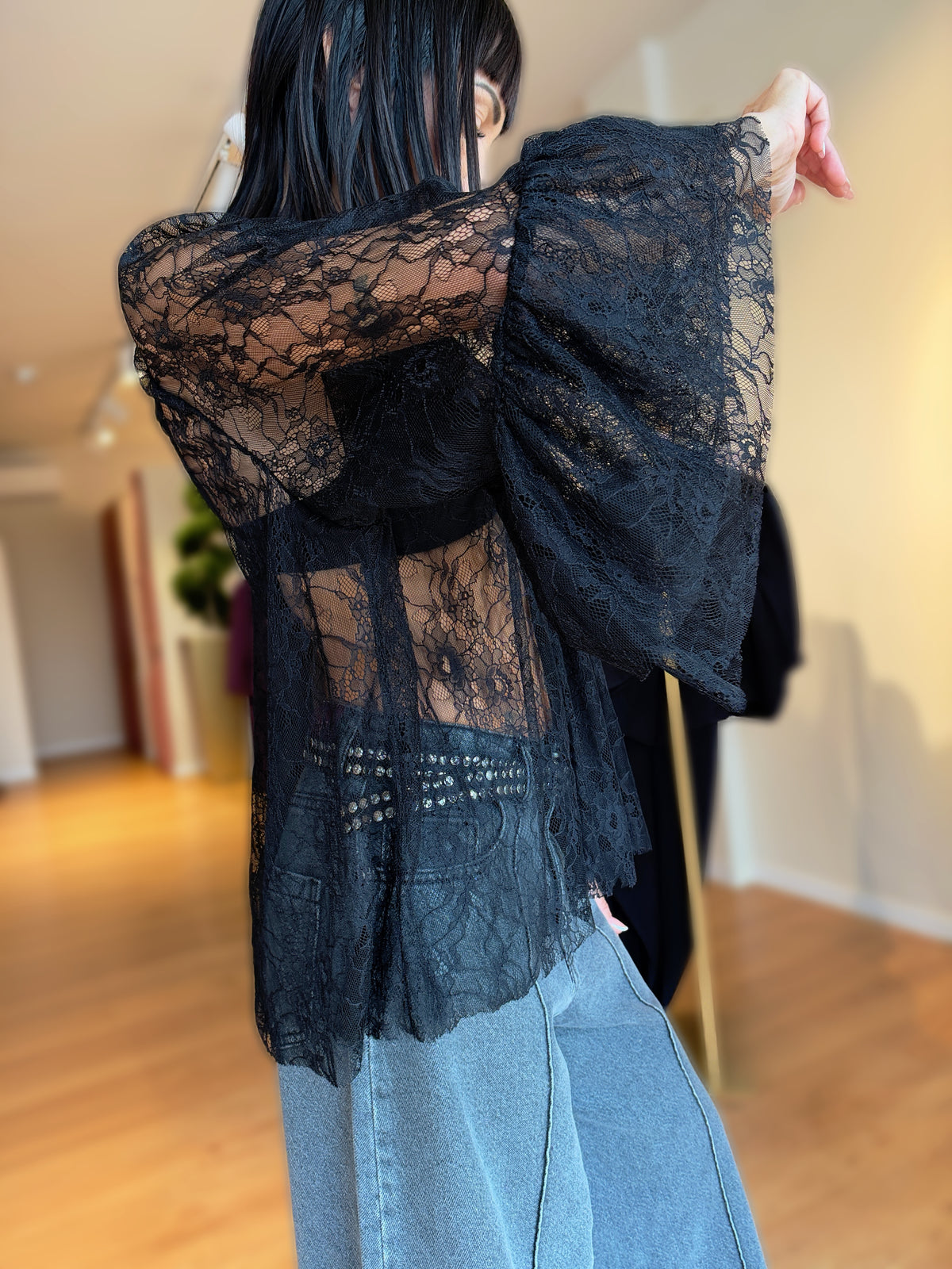 BLUSA IN PIZZO NERO