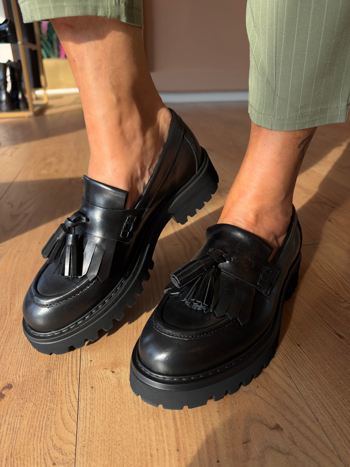 MOCASSINO IN PELLE CON FRANGE E NAPPE