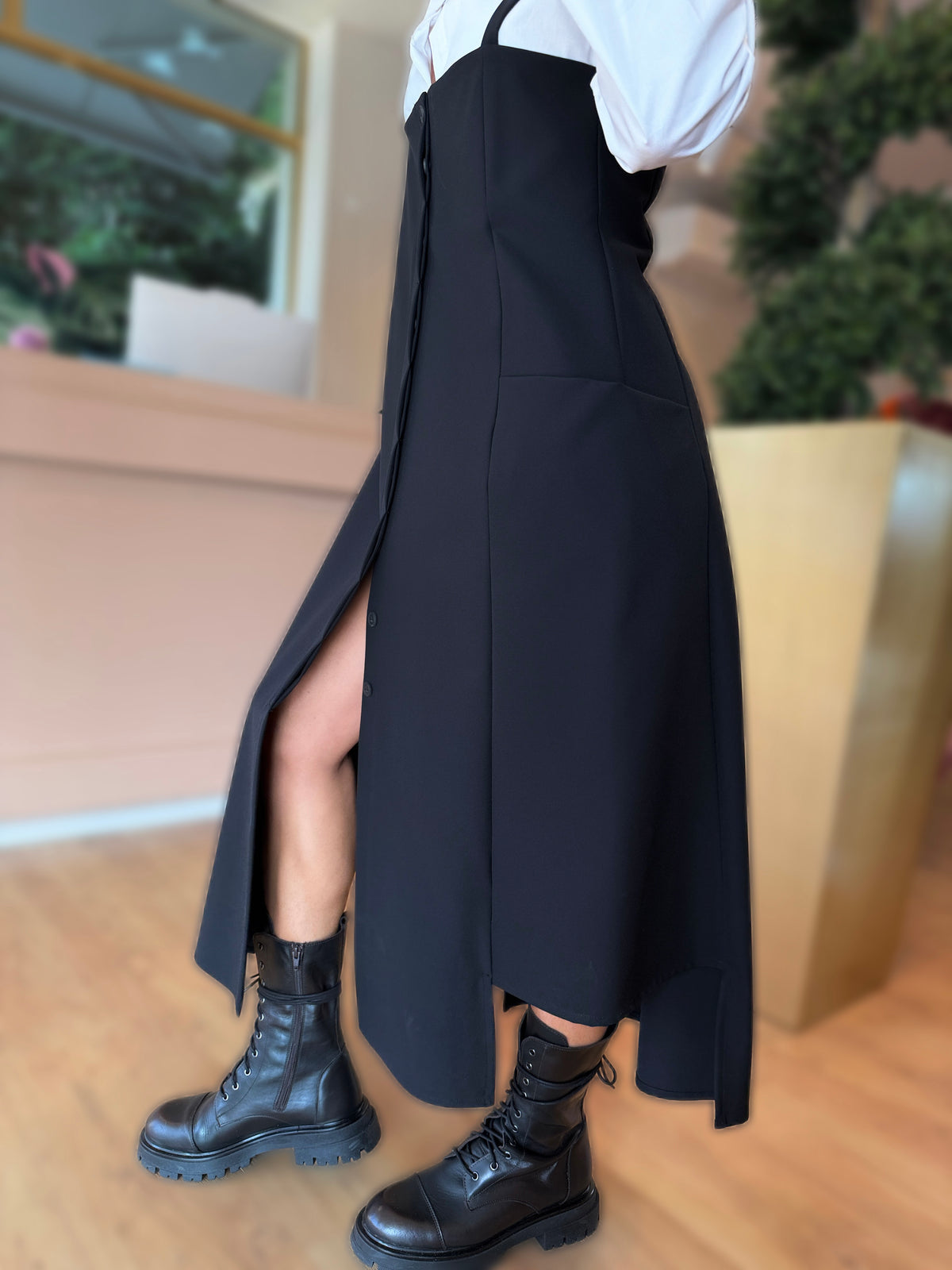 ABITO MIDI CON BRETELLE E BOTTONI