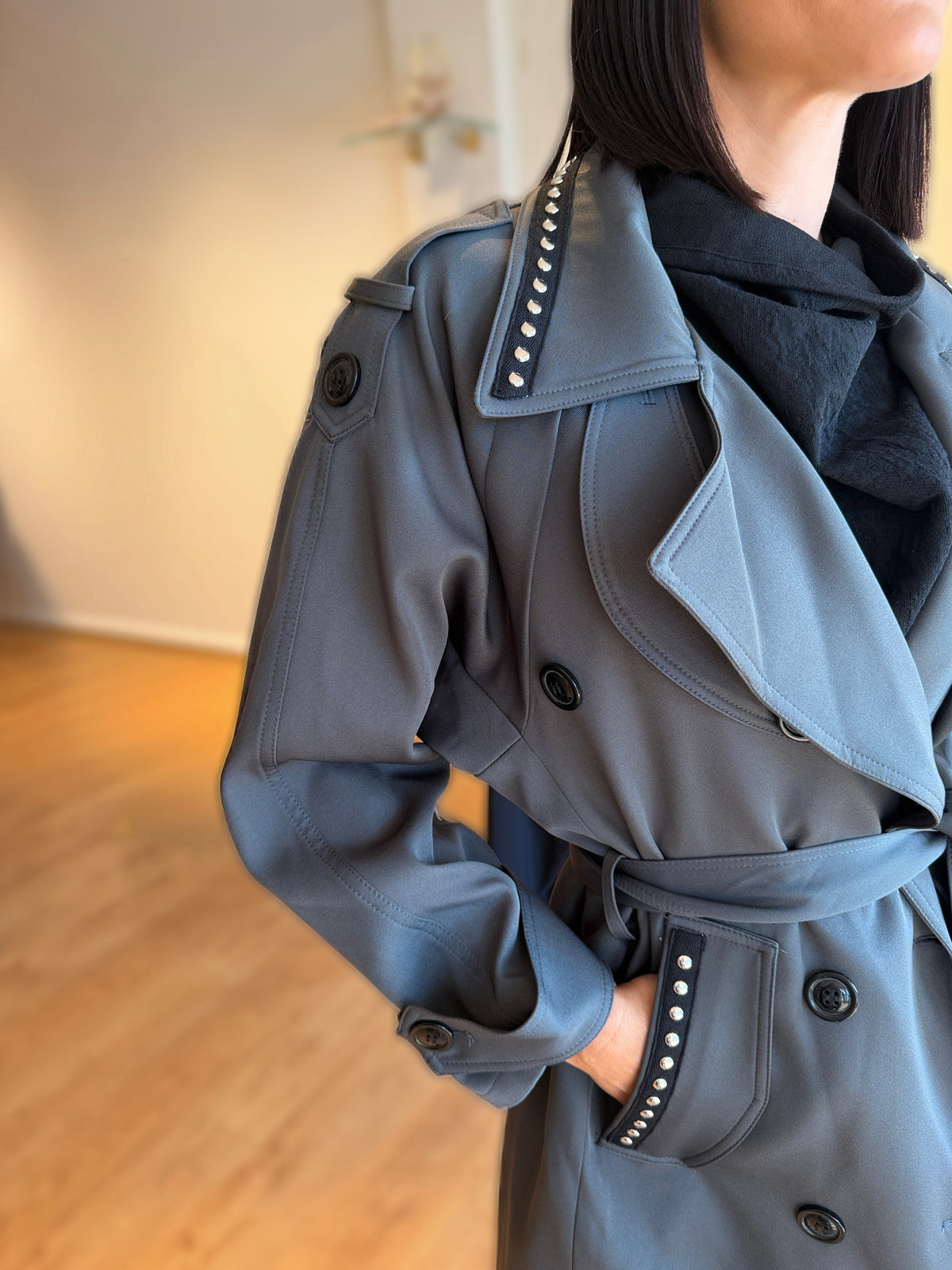 TRENCH CON BORCHIE