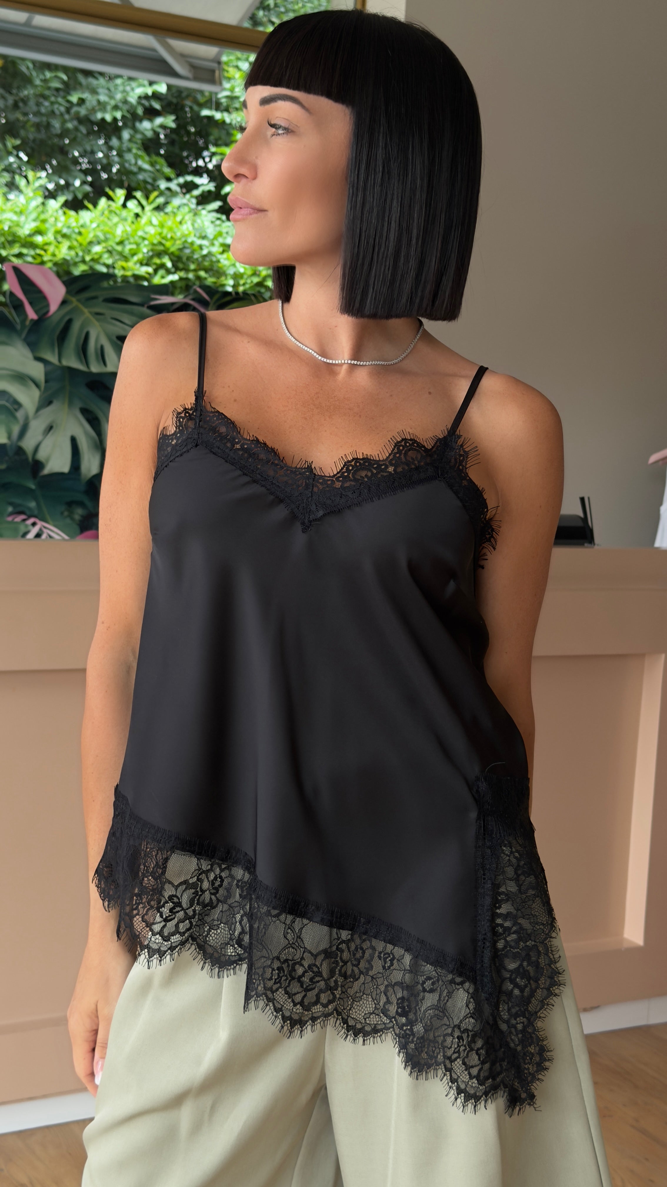 TOP SATINATO CON PIZZO