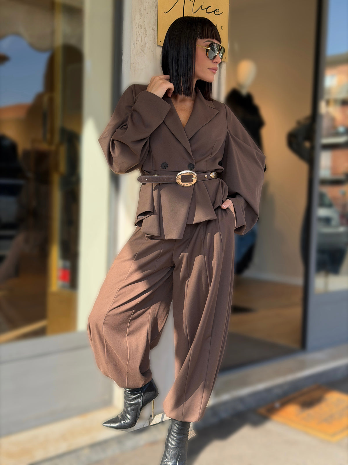 COMPLETO CON BLAZER A MANICHE SCULTURA