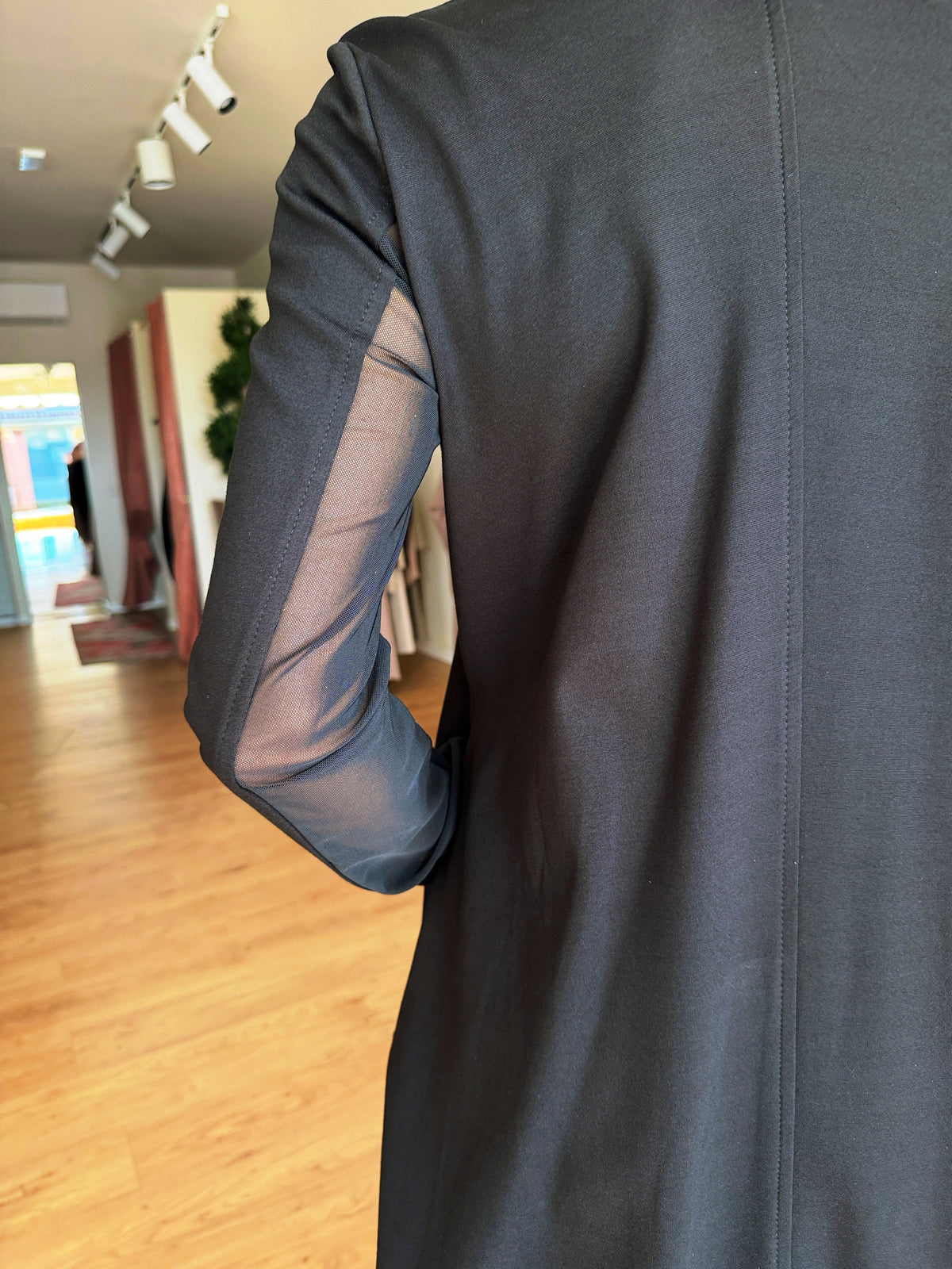 ABITO LUNGO CON INSERTI IN TULLE