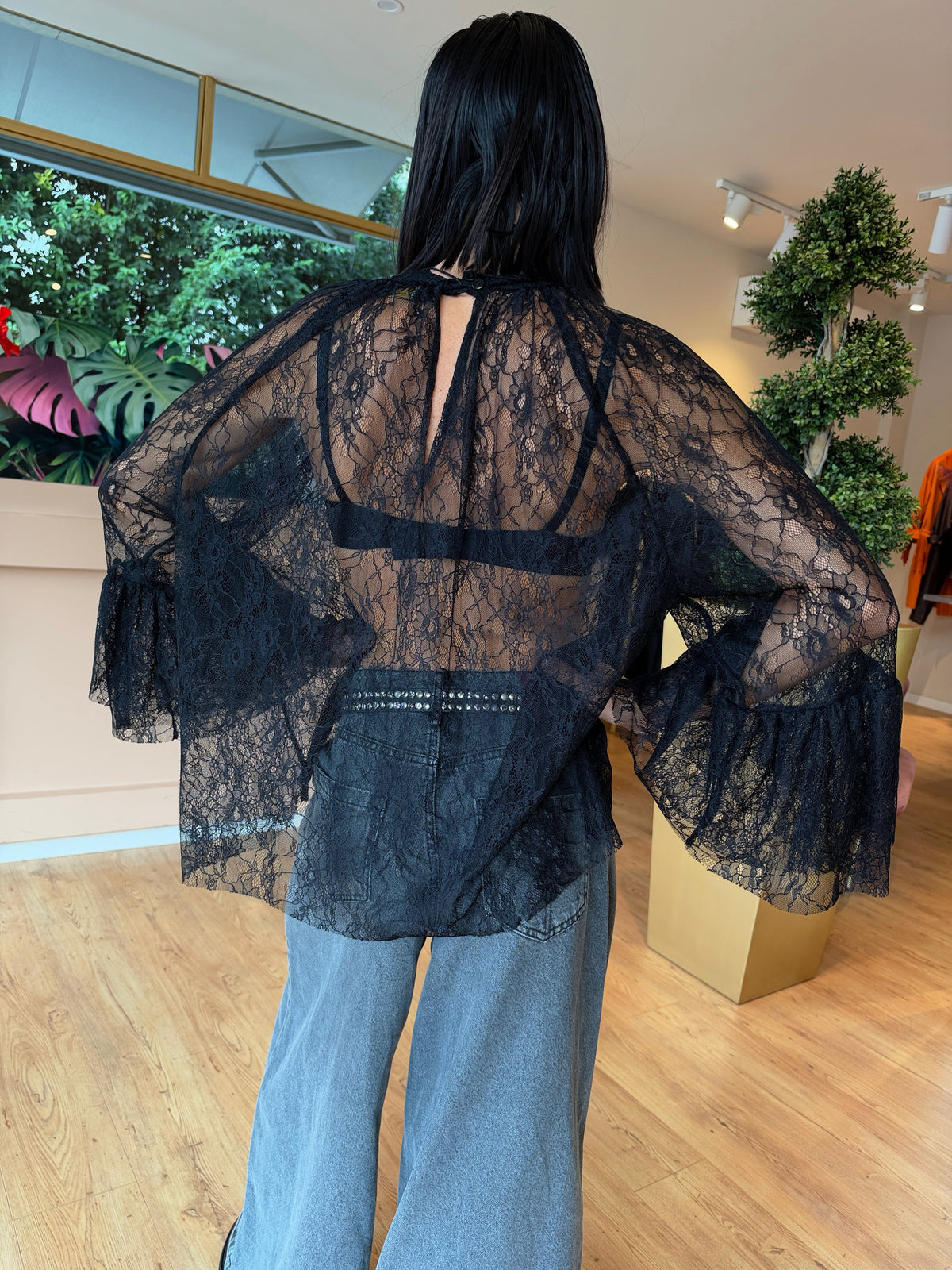 BLUSA IN PIZZO NERO
