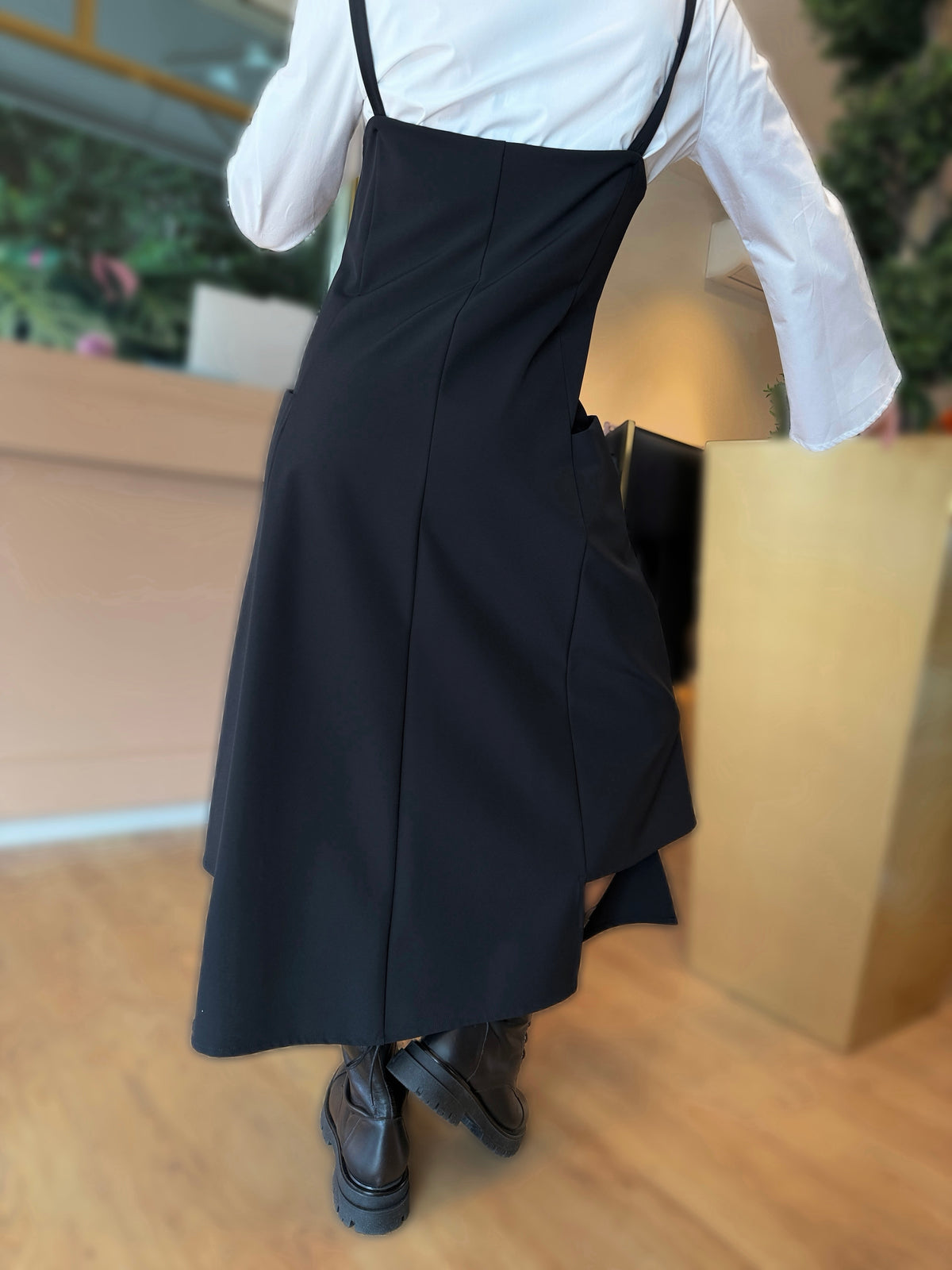 ABITO MIDI CON BRETELLE E BOTTONI