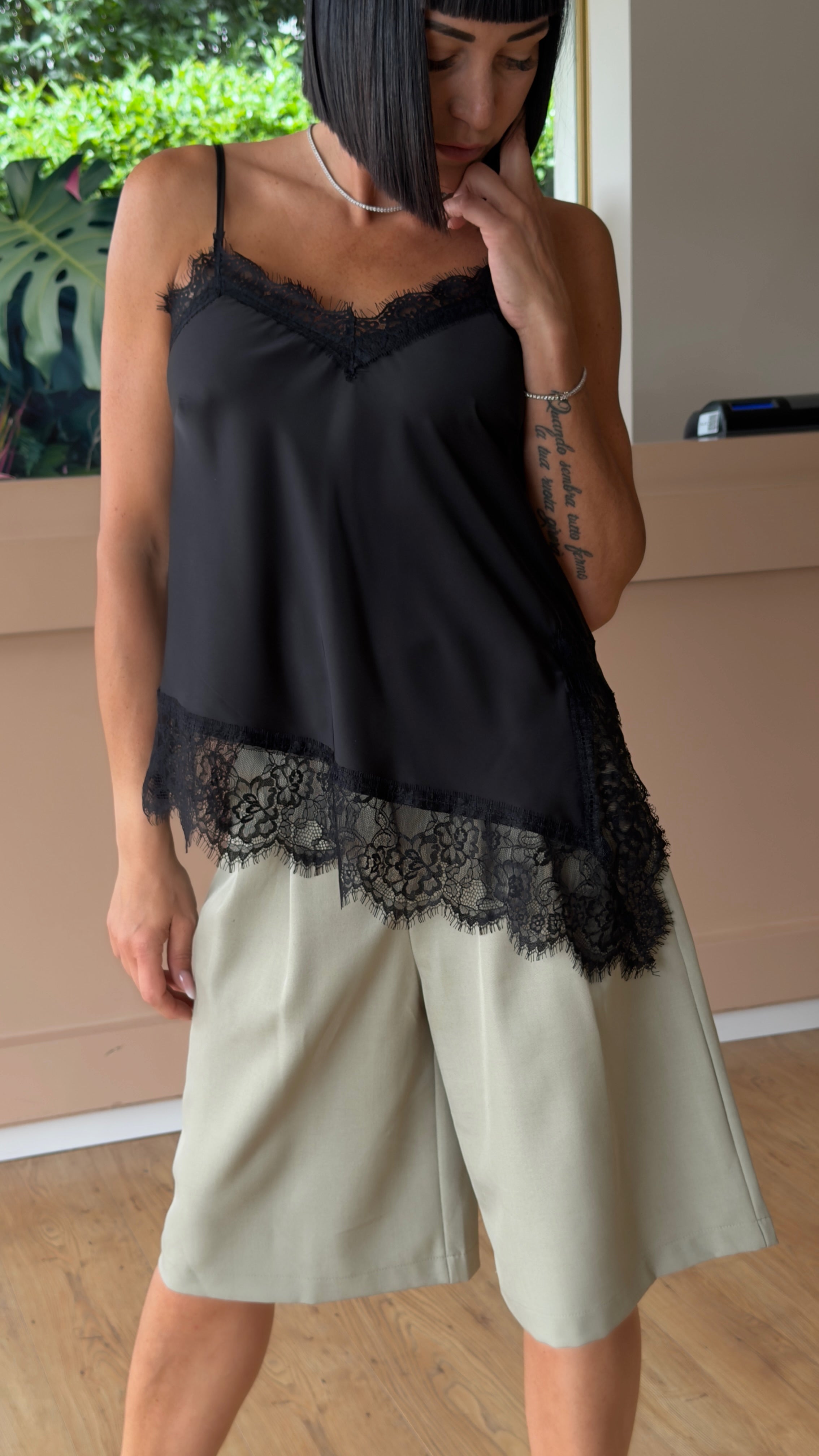 TOP SATINATO CON PIZZO