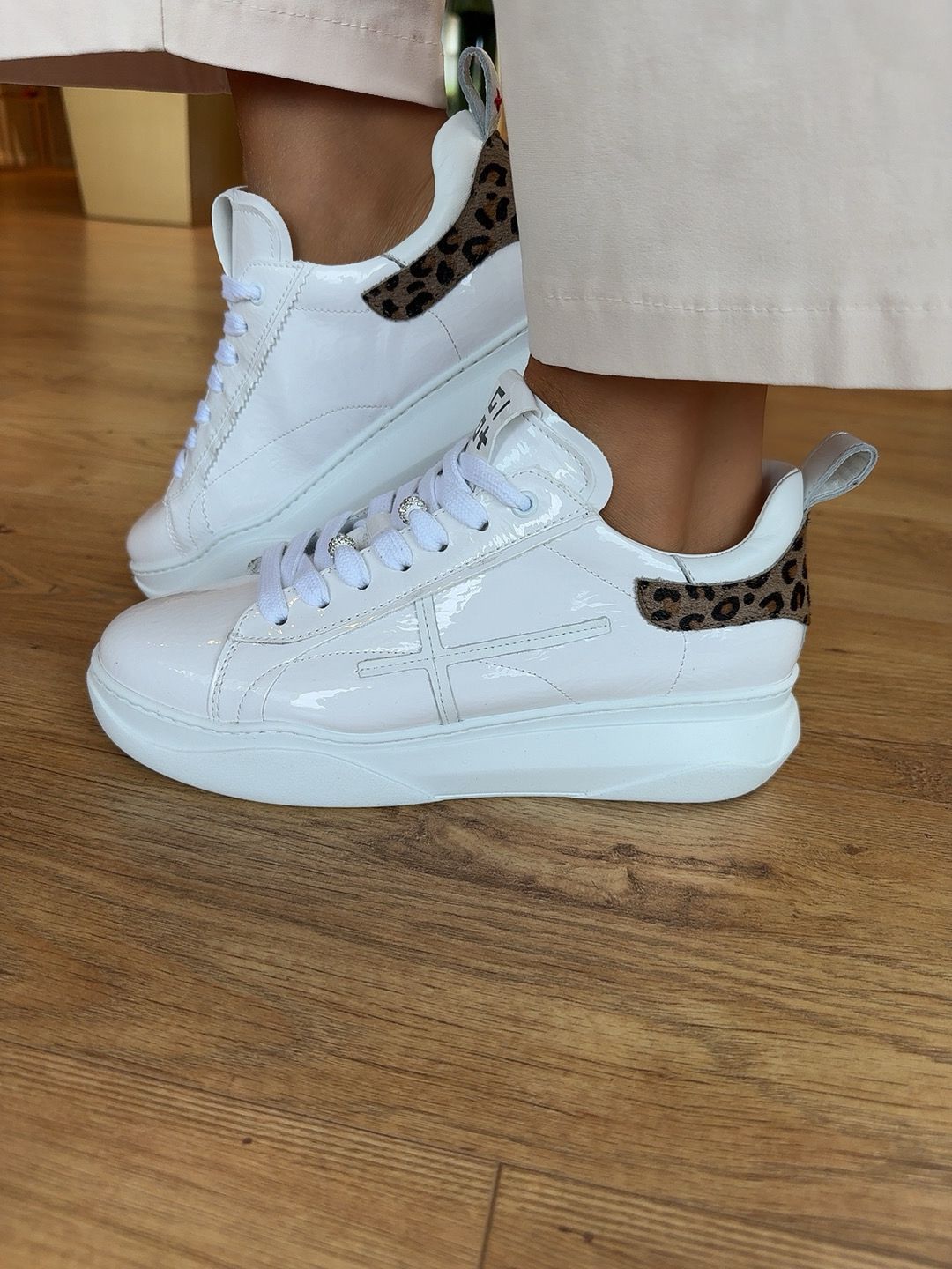 Sneakers vernice bianca