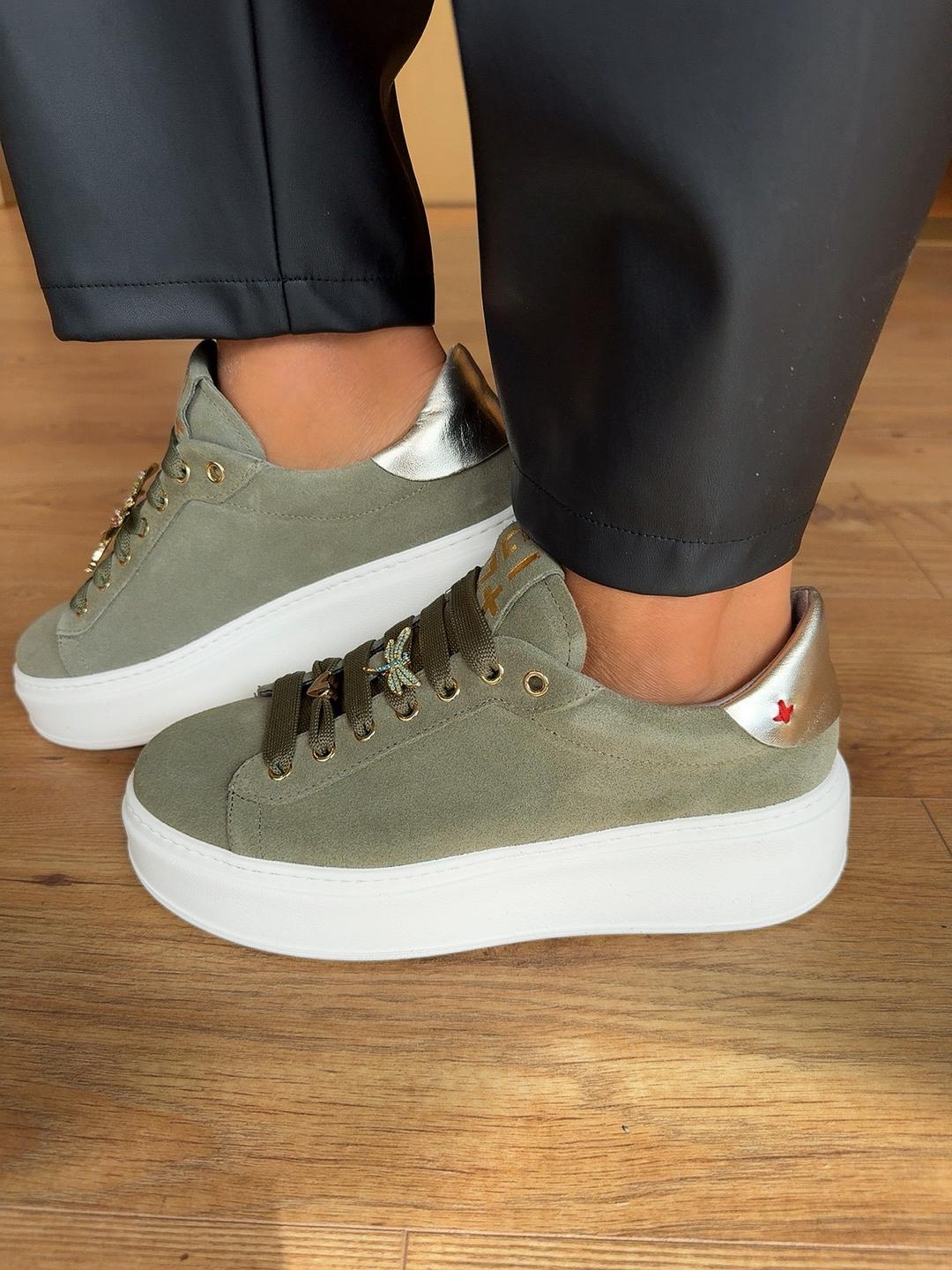 Sneakers in pelle verde salvia