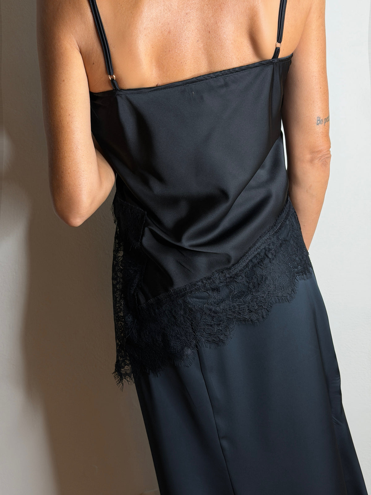 TOP IN RASO CON PIZZO