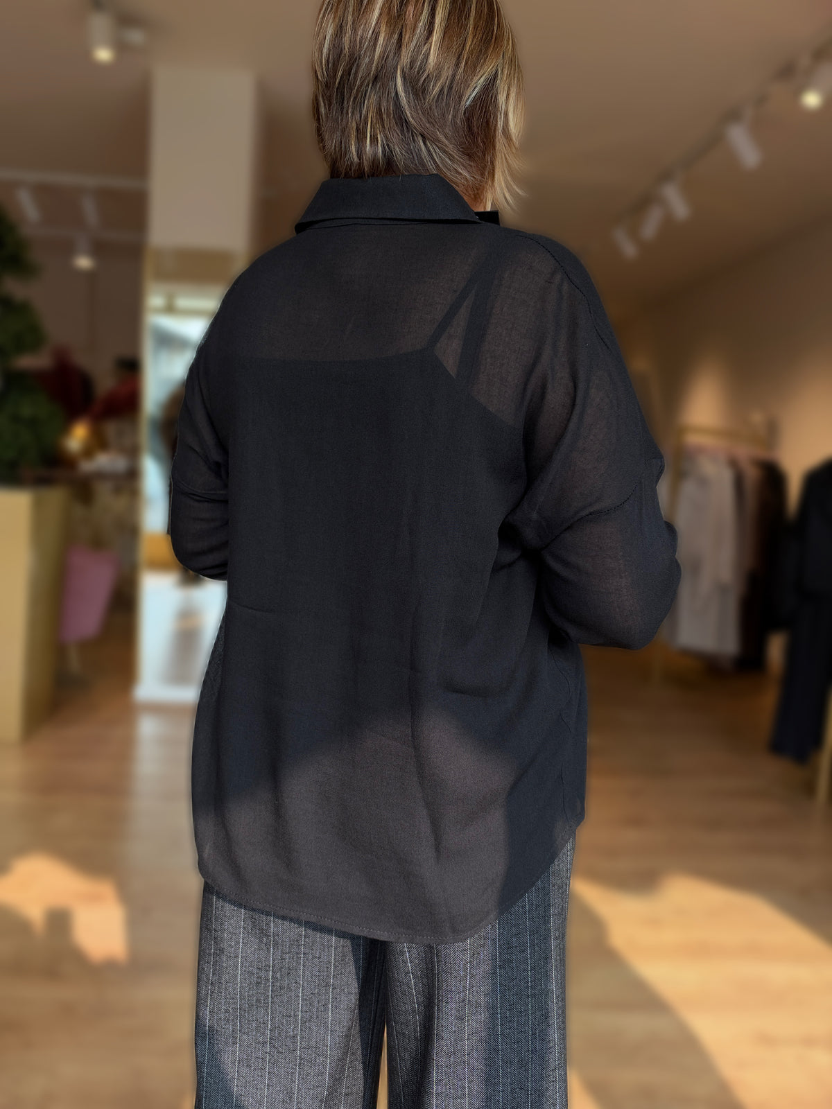 CAMICIA ASIMMETRICA CON ARRICCIATURE
