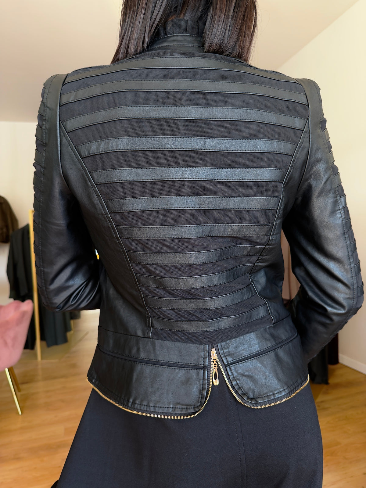 GIACCA IN SIMILPELLE CON INSERTI IN TULLE