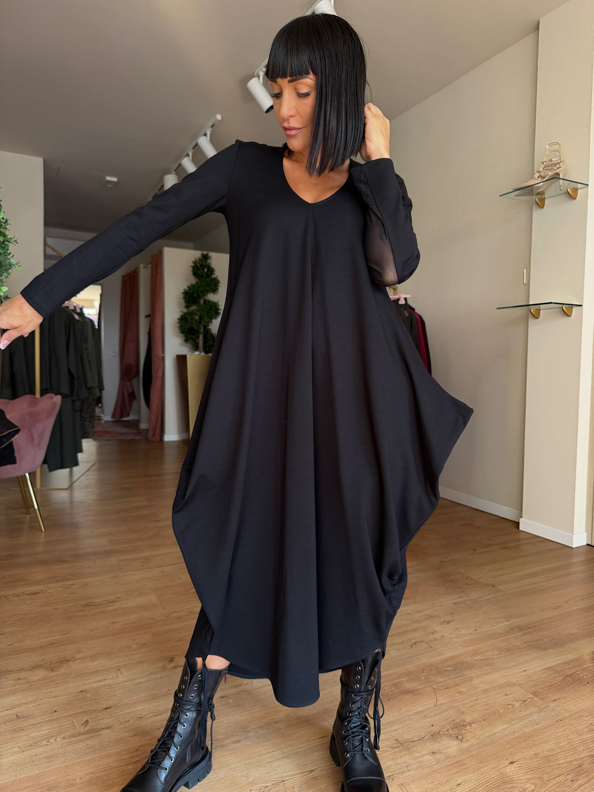 ABITO LUNGO CON INSERTI IN TULLE