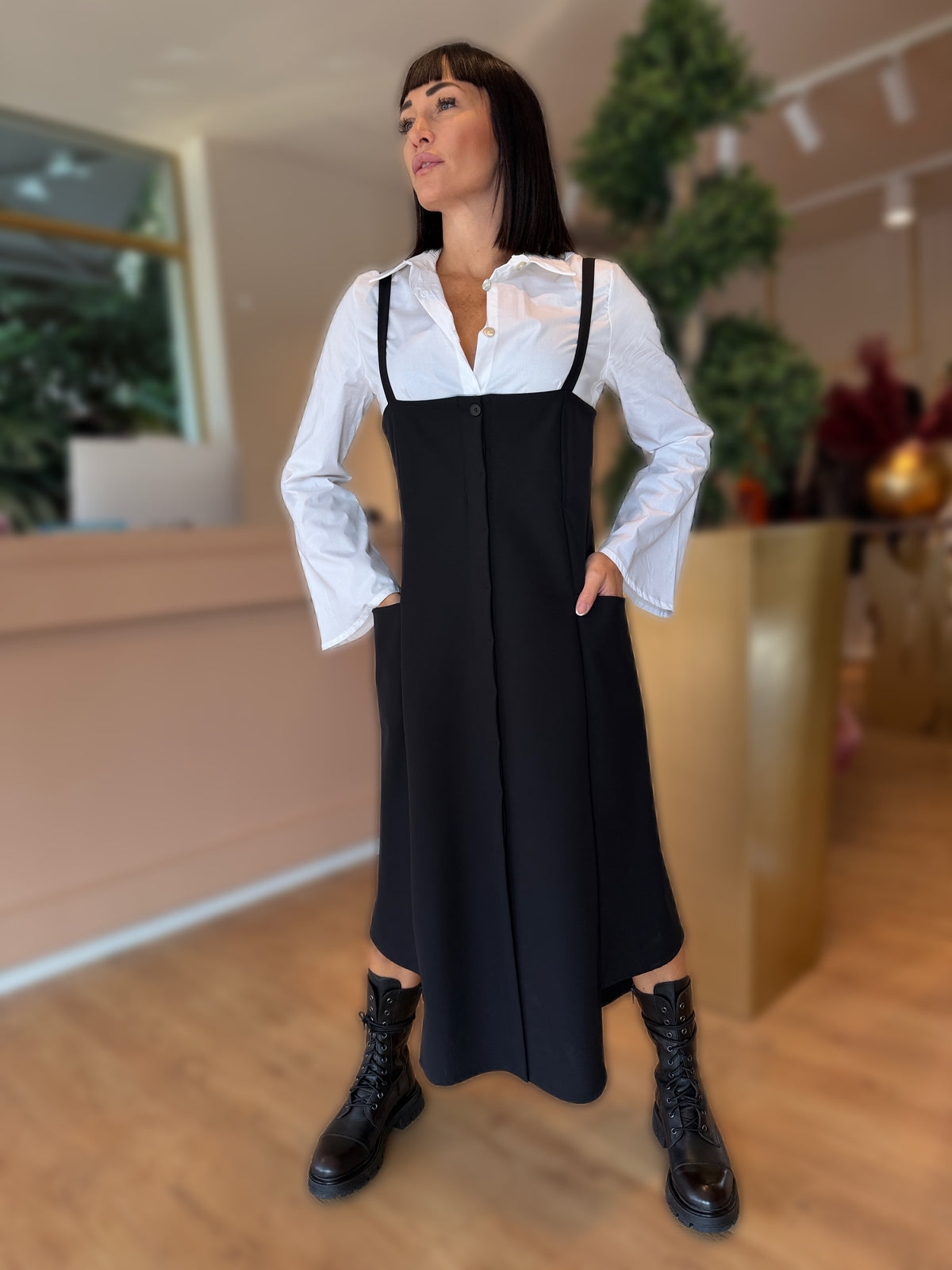 ABITO MIDI CON BRETELLE E BOTTONI