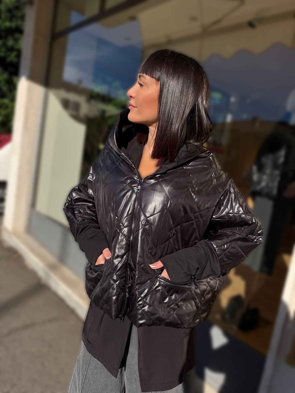 BOMBER OVERSIZE TRAPUNTATO LUCIDO CON MANICHE A CONTRASTO