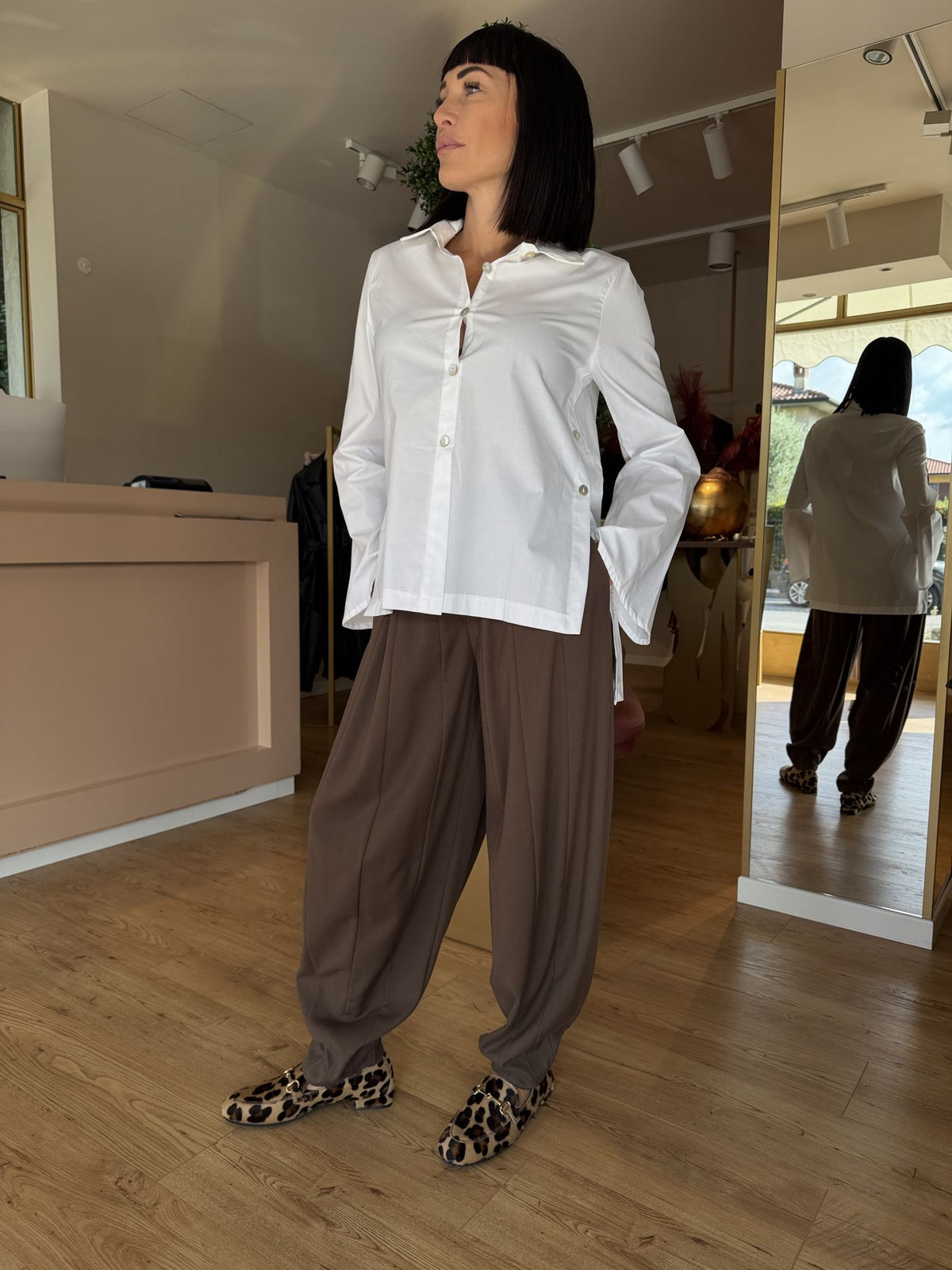 CAMICIA BIANCA CON BOTTONI LATERALI