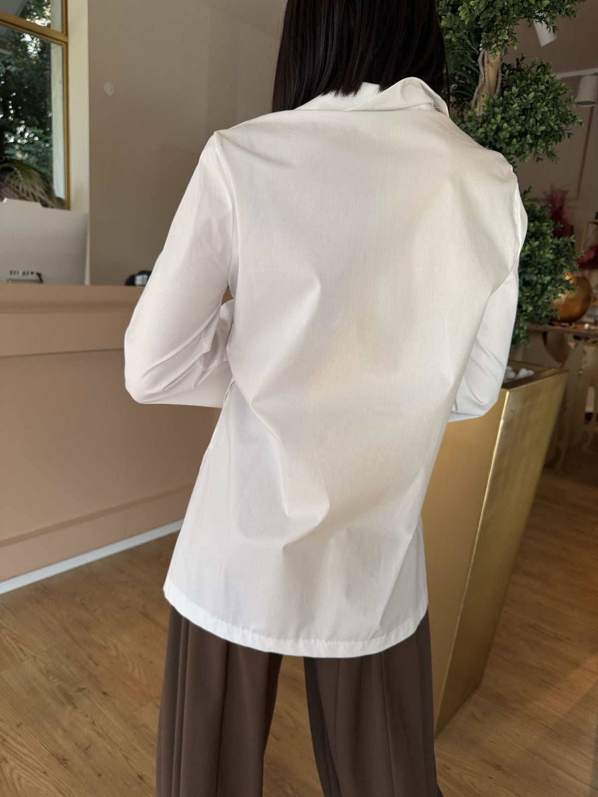 CAMICIA BIANCA CON BOTTONI LATERALI