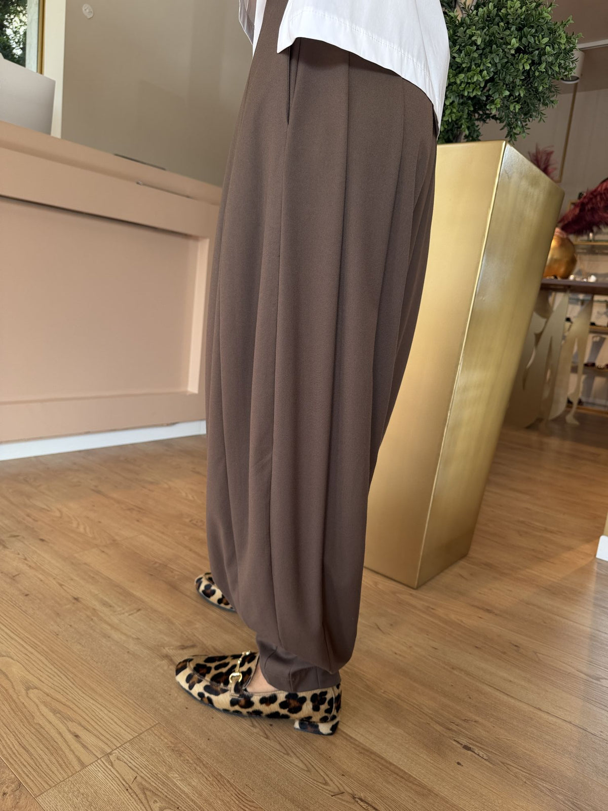 PANTALONE CARROT FIT CON PINCES