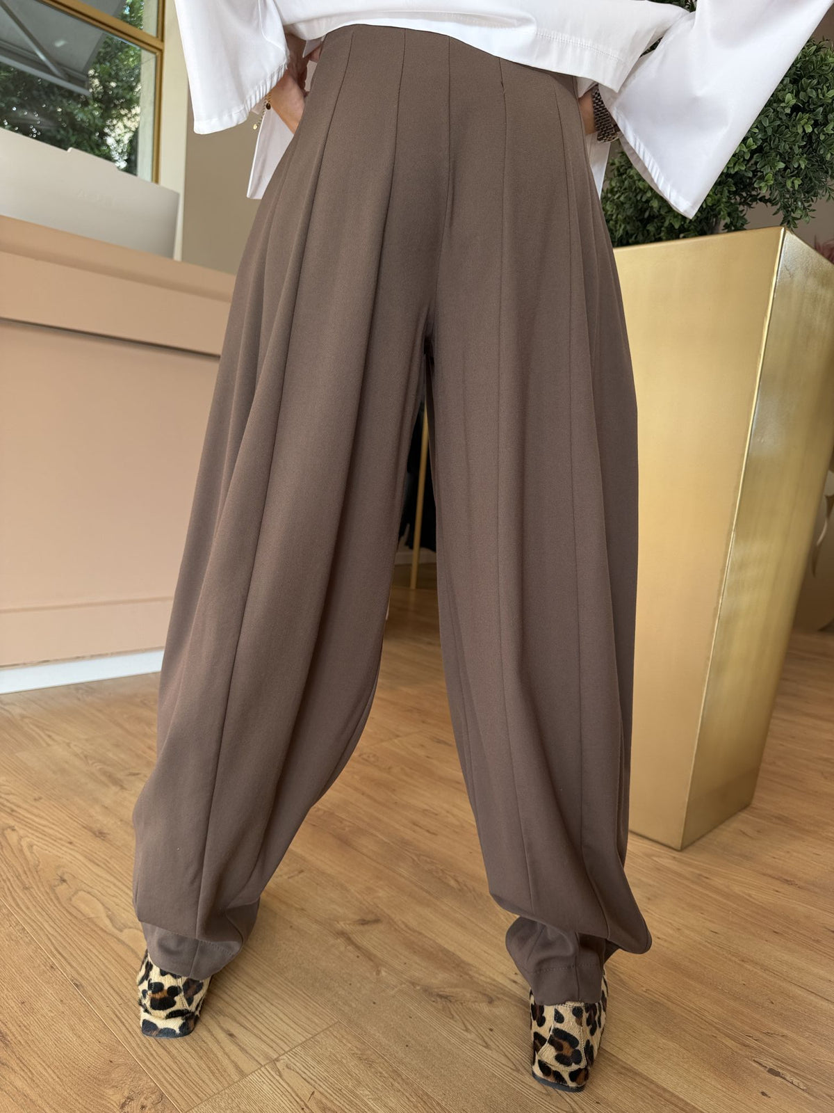 PANTALONE CARROT FIT CON PINCES