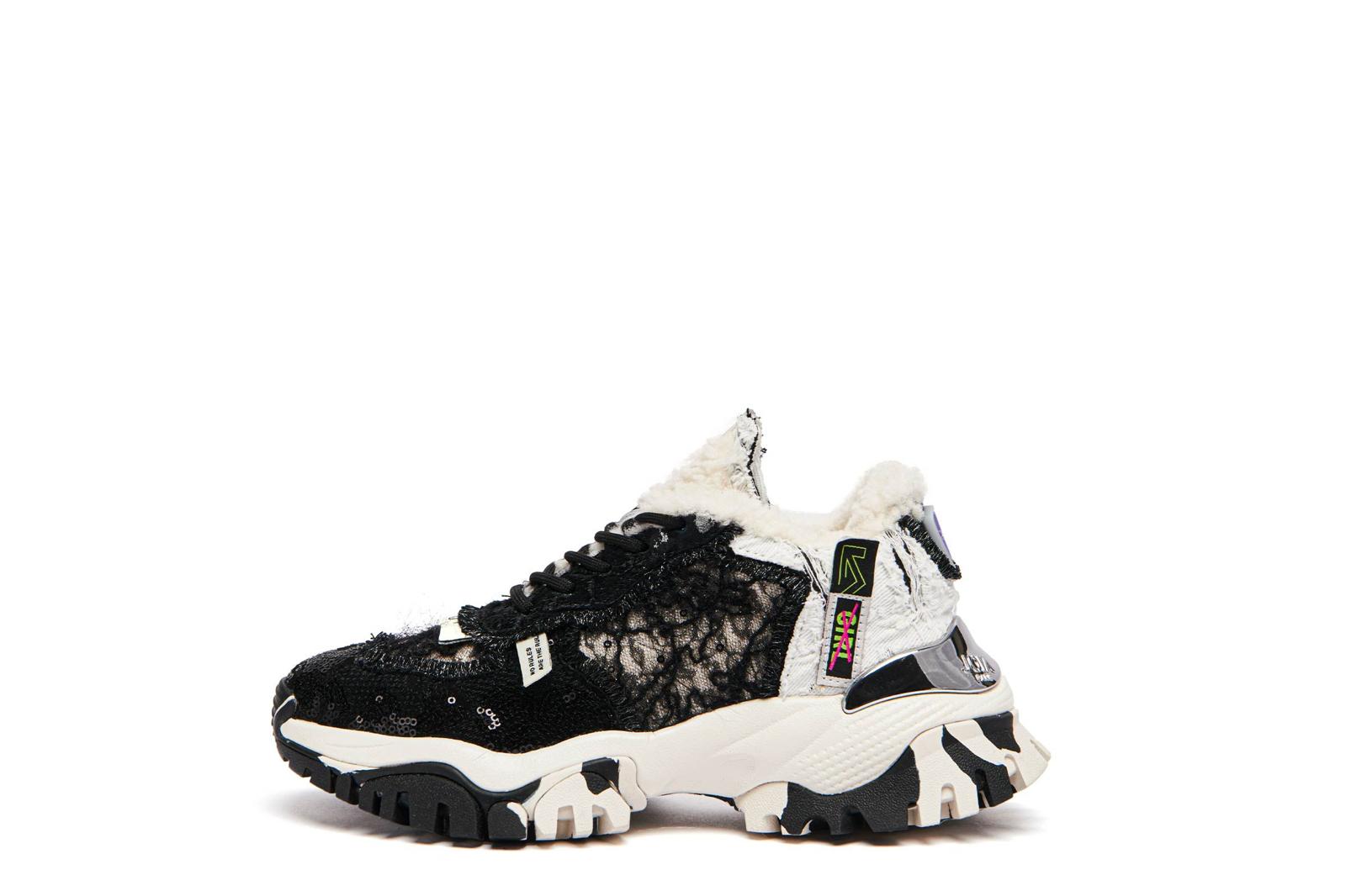 SNEAKERS BLACK WHITE