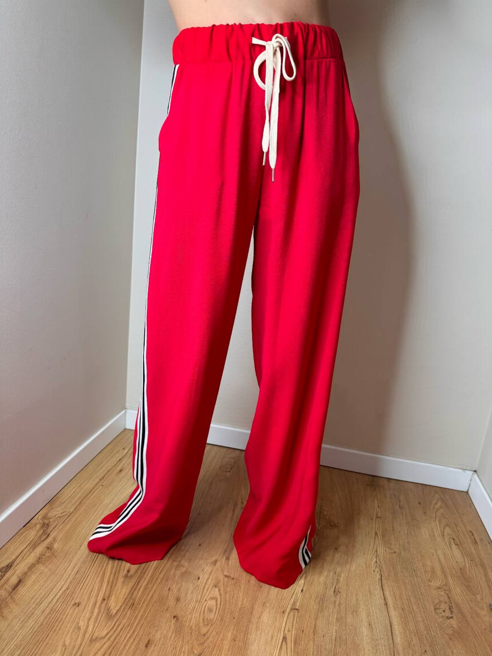 Pantalone rosso banda laterale
