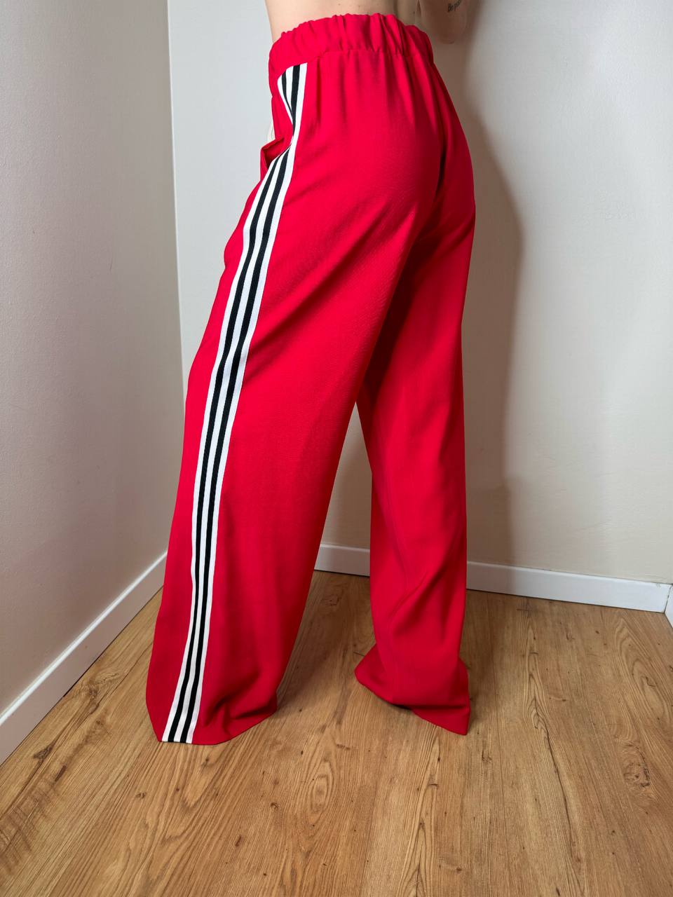 Pantalone rosso banda laterale